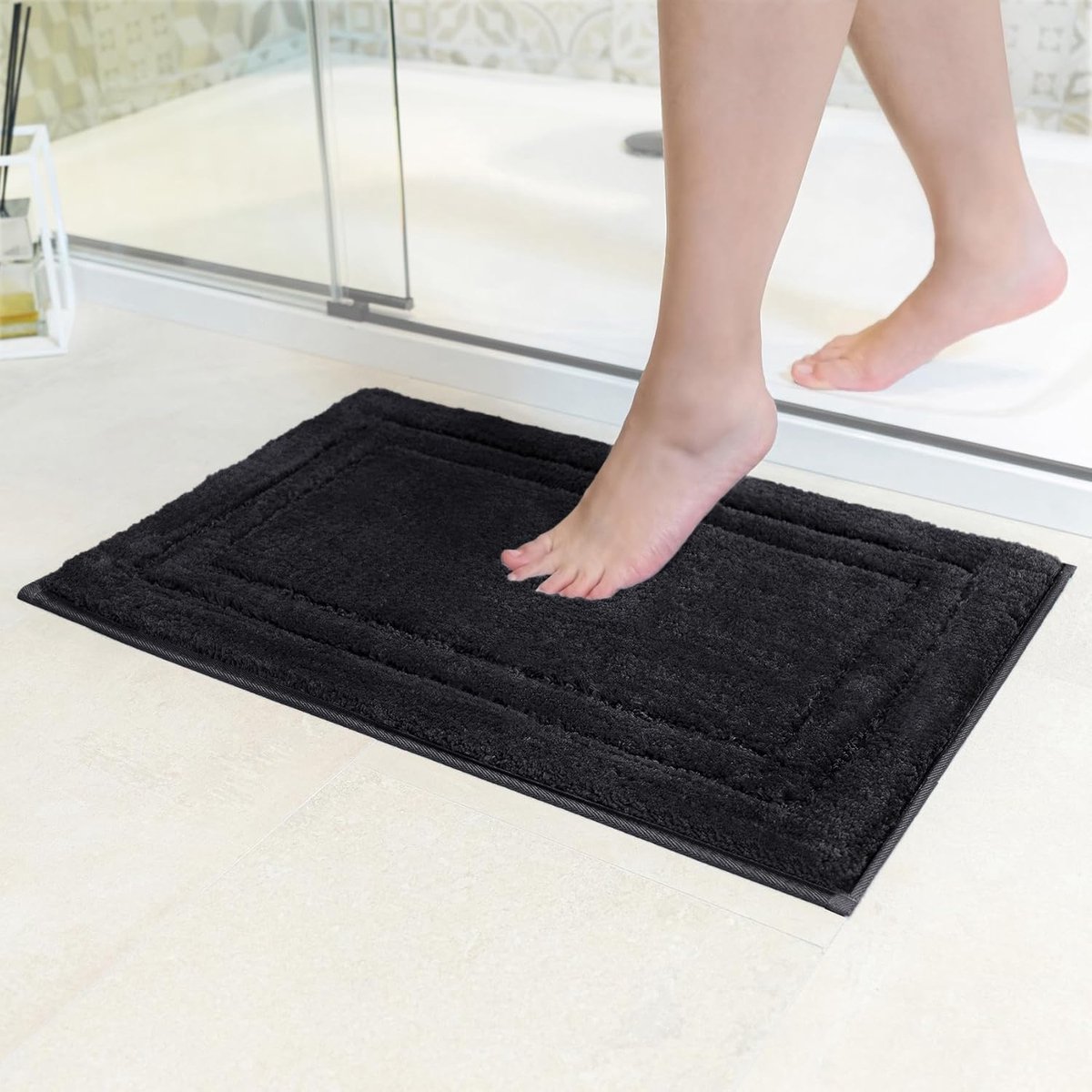 Badmat Anti-Slip - Zachte Vloermat - Badkamer en Douche - Super Absorberend Machinewasbaar - 40x60 cm - Zwart