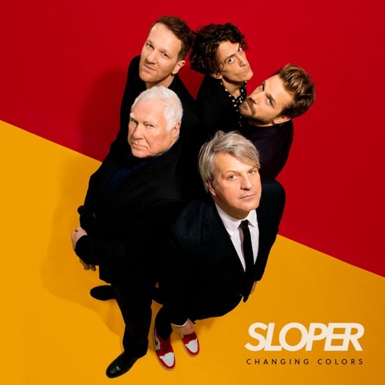 Vijf mannen in pakken, met rode en gele achtergrond. Titel 'SLOPER CHANGING COLORS'.