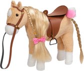 Lichtbruin pluche paard met bruine zadel en roze strik met witte stippen in de gevlochten staart. Roze borstel op de rug.
