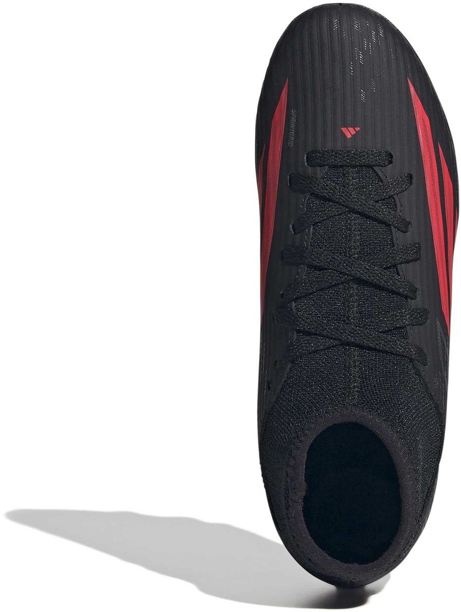 Zwarte Adidas F50 Club Mid voetbalschoenen, maat 35, met geperforeerde tong en textuur bovenwerk.