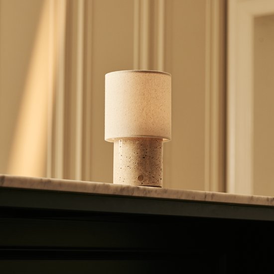 Tavellio Dou Oplaadbare Tafellamp – Travertijn en Linnenkap – Tot 100 uur – Beige