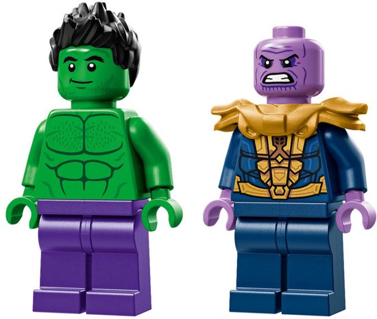 LEGO Hulk minifiguur met groene huid en paarse broek, naast LEGO Thanos.