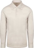 Close-up van een beige longsleeve poloshirt van Desoto.