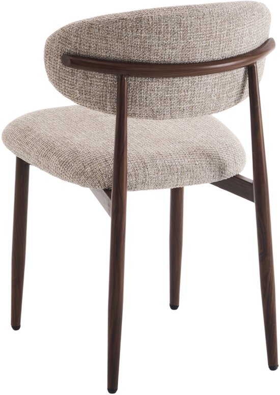 Achterkant van een taupe stoffen stoel met bruine houten poten en ronde houten rugleuning.