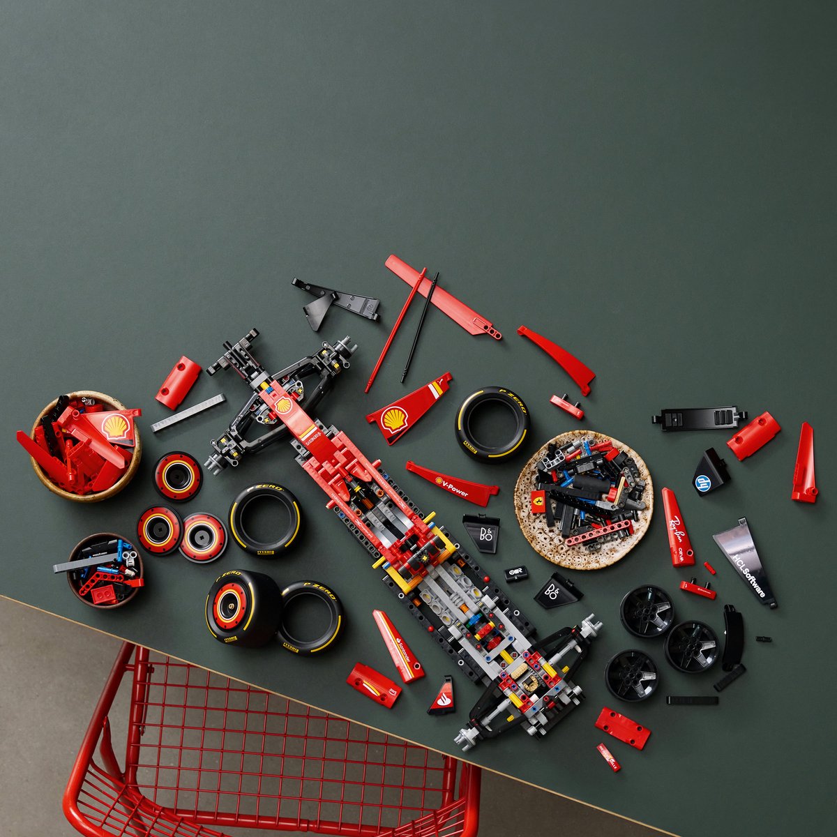 LEGO Technic - Ferrari SF-24 F1 auto - 42207 — afbeelding 8