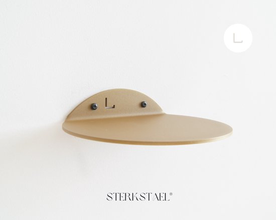 Gouden wandplank met gebogen achterkant en rond blad. Bevestigd aan de muur met twee schroeven.