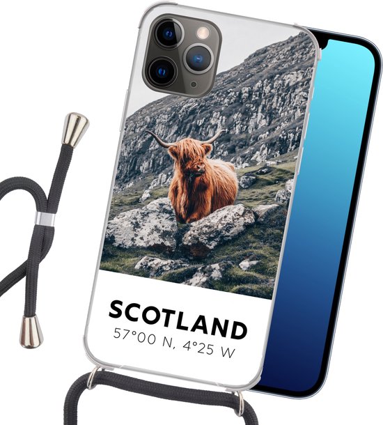 Telefoonhoesje Geschikt voor iPhone 12 pro crossbody - Schotland - Schotse Hooglander - Bergen - Siliconen - Crossbody - Backcover met Koord - Telefoonhoesje met koord - Hoesje met touw Telefoonhoesje