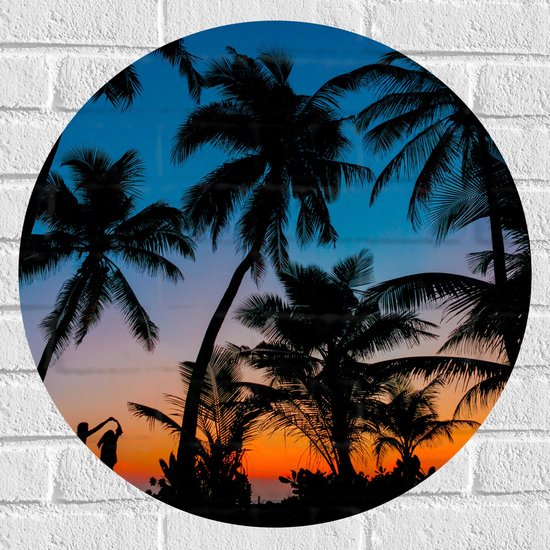 WallClassics - Muursticker Cirkel - Silhouette van Palmbomen op een Tropisch Strand - 60x60 cm Foto op Muursticker