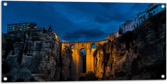 WallClassics - Tuinposter – Brug tussen Bergen in Spanje - 100x50 cm Foto op Tuinposter  (wanddecoratie voor buiten en binnen)