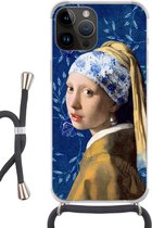 Geschikt voorApple Iphone 14 Pro Max - Crossbody Case - Meisje met de parel - Delfts blauw - Vermeer - Bloemen - Schilderij - Oude meesters - Siliconen - Crossbody - Backcover met Koord - Telefoonhoesje met koord - Hoesje met touw