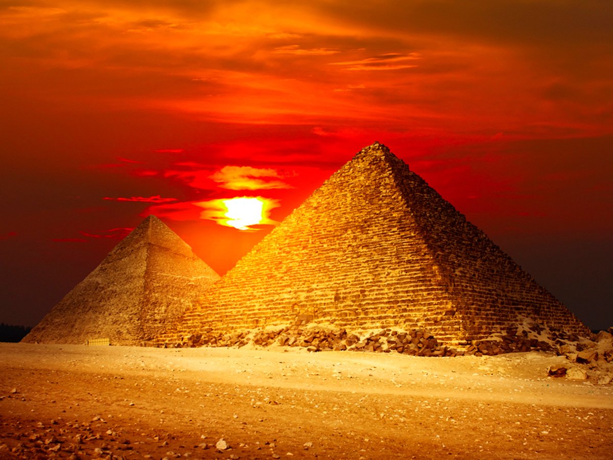 Fotobehang - De Gizeh Necropolis - zonsondergang.