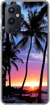 Geschikt voor OnePlus 9 Pro hoesje - Een silhouet van palmbomen tijdens een zonsondergang op Hawaii - Siliconen Telefoonhoesje