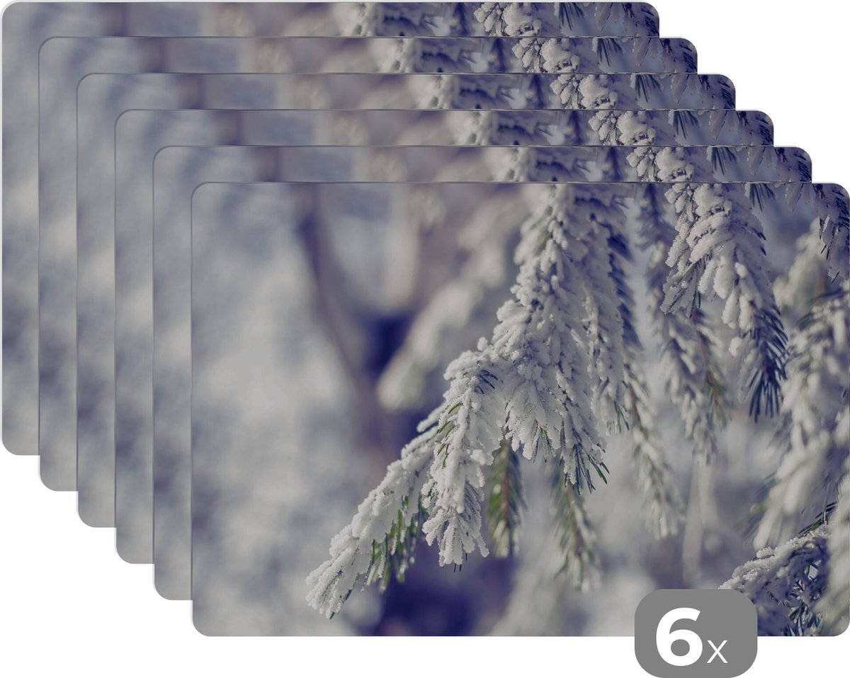 Placemat - Placemats kunststof - Winter - Dennenboom - Sneeuw - Landelijk - 45x30 cm - 6 stuks - Hittebestendig - Anti-Slip - Onderlegger - Afneembaar