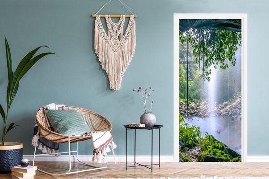 Deurposter 80x205 cm - Deursticker Jungle - Regenwoud - Water - Waterval - Planten - Meubelfolie zelfklevend - Deurfolie woonkamer - Interieurfolie fotobehang - Deur plakfolie - Deurstickers - Deurbehang sticker - Kamer decoratie