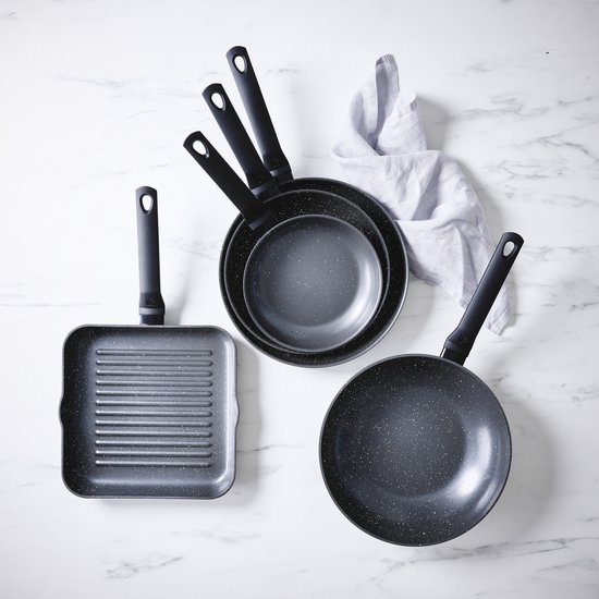 BK Universe Wokpan 28cm - 3.7L - PFAS-vrije antikleeflaag – Wokpan inductie – Keramische pan - Ovenbestendig tot 230°C – Koudgreep - Zonder deksel - Zwart/Graniet