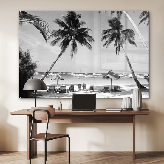 MuchoWow® Glasschilderij 150x100 cm - Schilderij acrylglas - Palmbomen en ligstoelen op het strand van Boracay - zwart wit - Foto op glas - Schilderijen