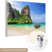 MuchoWow® Glasschilderij 30x20 cm - Schilderij acrylglas - Strand - Zee - Thailand - Boot - Foto op glas - Schilderijen