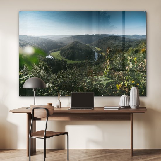 ® Glasschilderij 150x100 cm - Schilderij acrylglas - Een meanderende rivier in de Belgische Ardennen - Foto op glas - Muurdecoratie woonkamer - Wanddecoratie slaapkamer - Schilderijen
