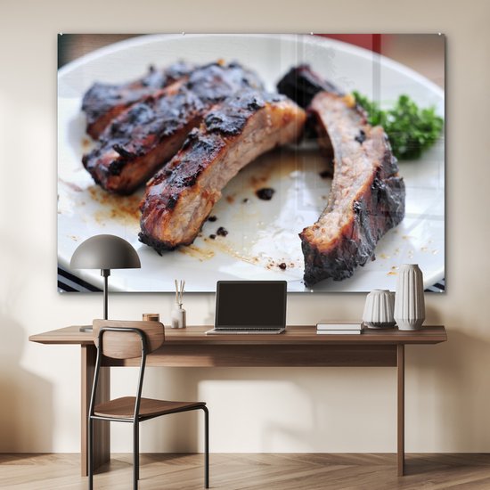 MuchoWow® Peinture sur Verre - Quatre côtes levées fraîchement cuites reposent sur une assiette blanche - 180x120 cm - Peintures sur Verre Acrylique - Photo sur Glas