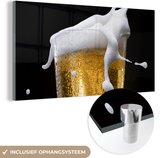 MuchoWow® Glasschilderij 40x20 cm - Schilderij acrylglas - Heerlijk biertje op een zwarte achtergrond - Foto op glas - Schilderijen
