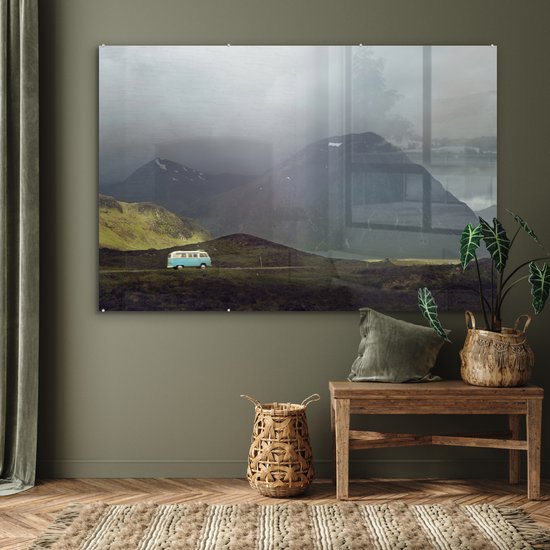 MuchoWow® Glasschilderij 180x120 cm - Schilderij acrylglas - Bus - Blauw - Bergen - Foto op glas - Schilderijen