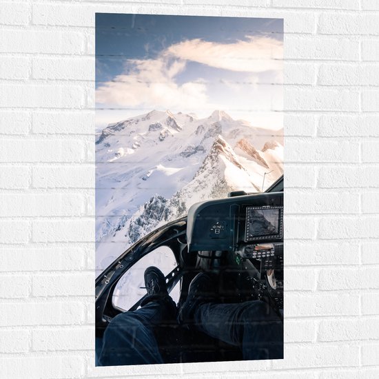 Muursticker - Uitzicht op Besneeuwde Bergen en Bedieningstoestel vanuit Helikopter - 50x100 cm Foto op Muursticker