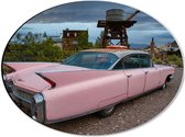 Dibond Ovaal - Roze Oude Auto - 40x30 cm Foto op Ovaal (Met Ophangsysteem)