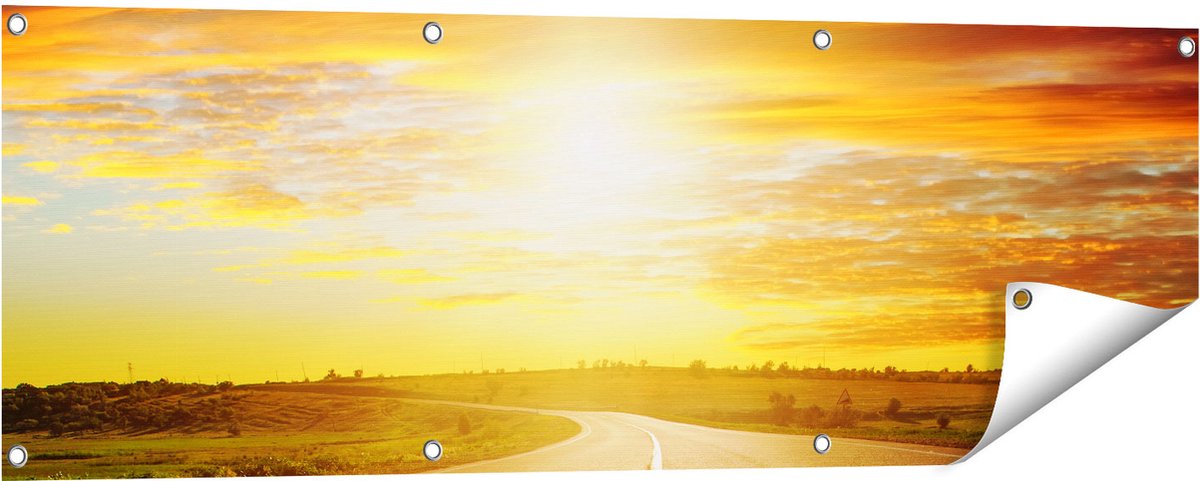 Gards Tuinposter Zonsondergang Over de Weg met een Rode Lucht - 120x40 cm - Tuindoek - Tuindecoratie - Wanddecoratie buiten - Tuinschilderij Multikleur