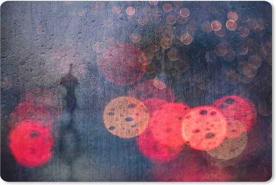 Tapis de souris abstrait avec des lumières bokeh rouges et oranges sur fond sombre et pluvieux avec des gouttes d'eau.
