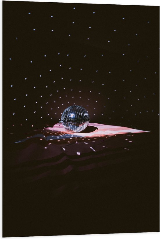 Acrylglas - Licht Vallend op Discobal in Donkere Ruimte - 70x105 cm Foto op Acrylglas (Met Ophangsysteem)