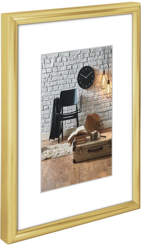 Gouden fotolijst met interieurscène, opengewerkt.
