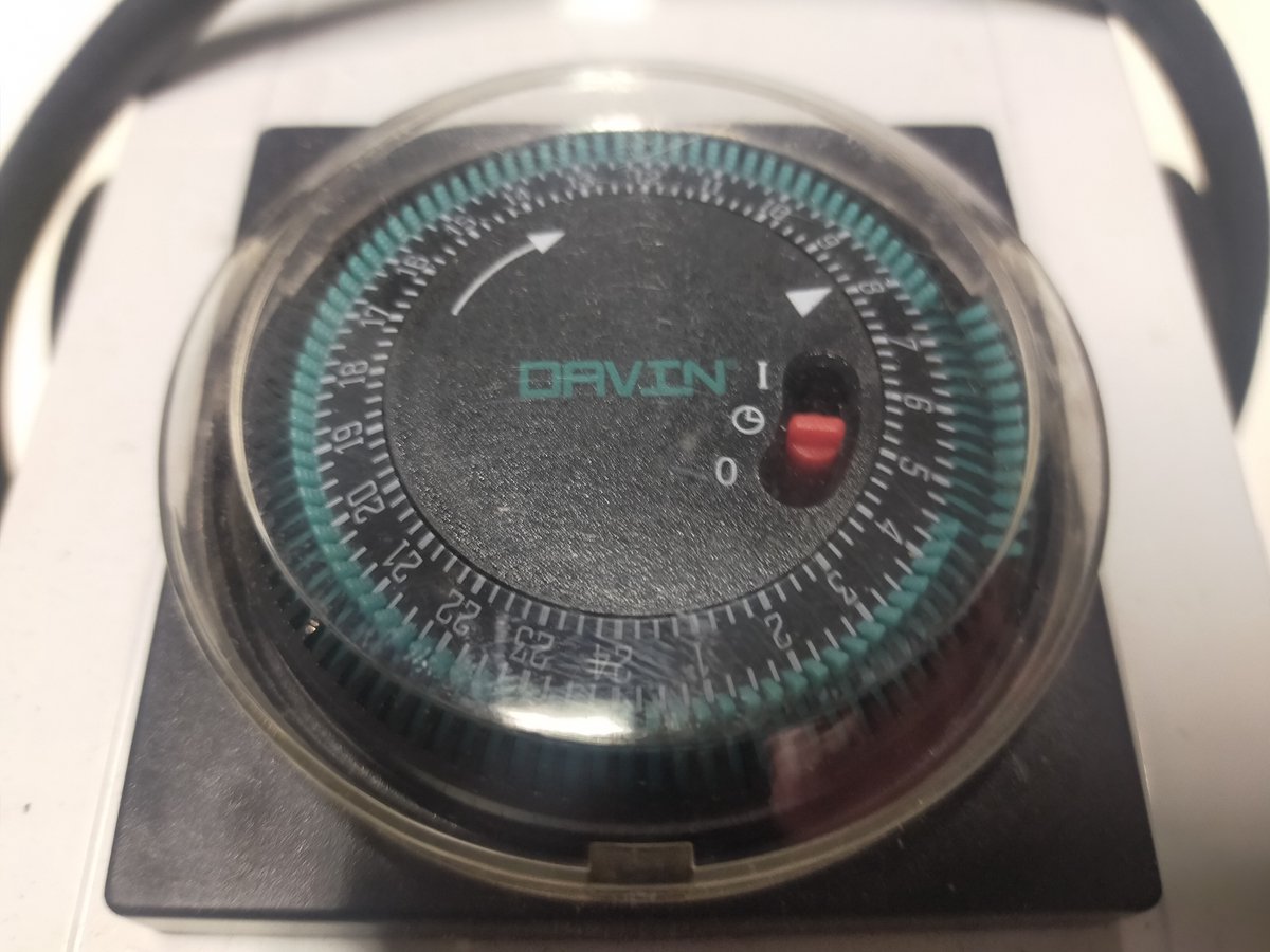 Davin DV-12 Relaiskast 2x600 Watt+Kachel Maximaal vermogen van 6 Amp.