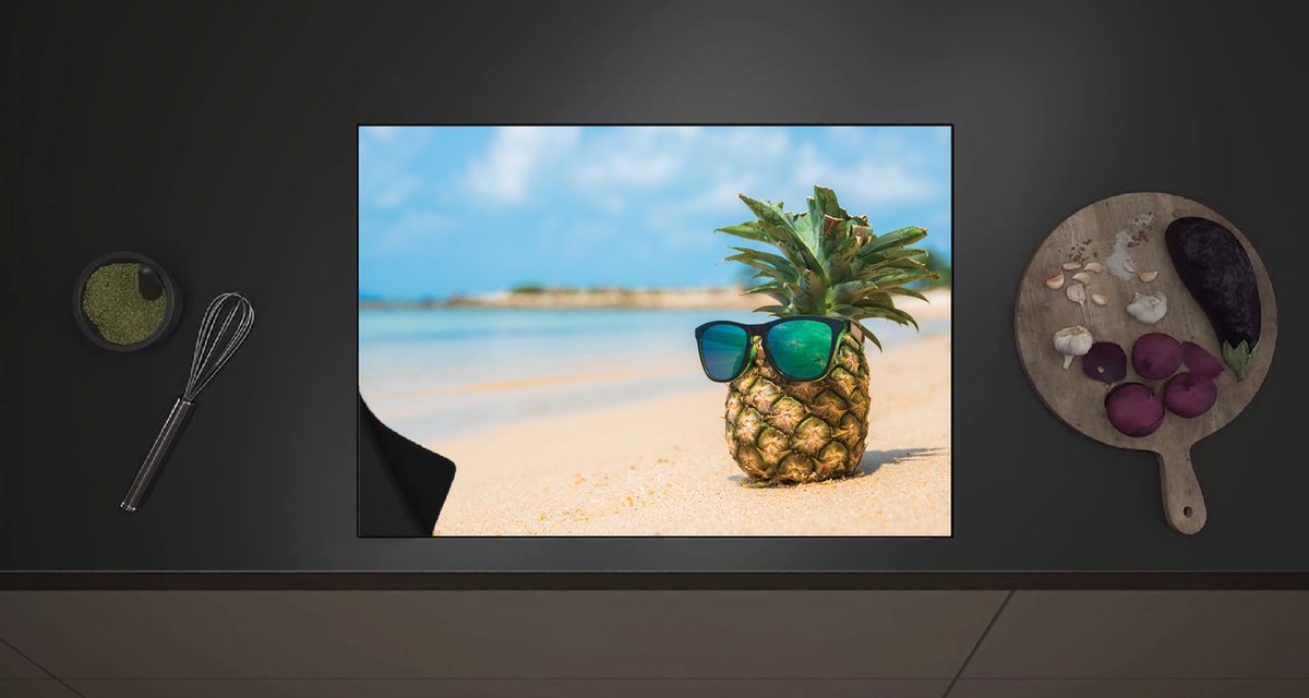 Inductie Beschermer - Ananas met Zonnebril Chillend op het Strand - 70x52 cm - 2 mm Dik - Inductieplaat Beschermer met zwarte kern