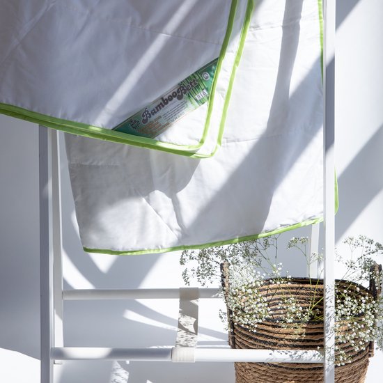 Bamboo Bett bamboe zomerdekbed over een ladder