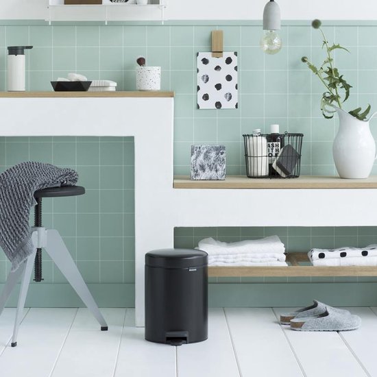 Brabantia NewIcon poubelle à pédale 5 litres avec seau intérieur synthétique - Matt Black