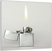 Acrylglas –Zilveren Aansteker op Witte Achtergrond– 80x80 (Wanddecoratie op Acrylglas)