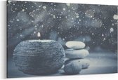 Schilderij - Brandende kaars en sneeuwval — 100x70 cm