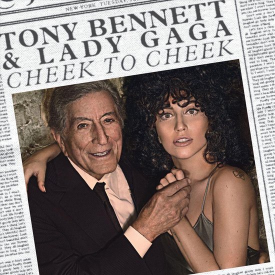Tony Bennett en Lady Gaga, met hun armen om elkaar heen. De albumhoes toont een krantenartikel met hun namen.