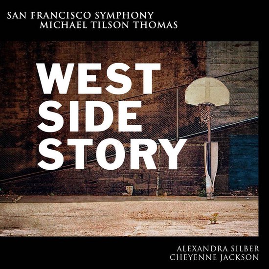 Albumhoes met 'WEST SIDE STORY' in grote witte letters op een bakstenen muur, basketbalring op de achtergrond.