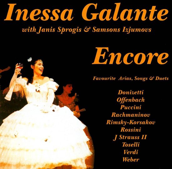 Inessa Galante - Encore: Favoriete Aria's, Liederen & Duetten met Janis Sprogis & Samsons Izjumovs. Met een zangeres in een witte jurk.