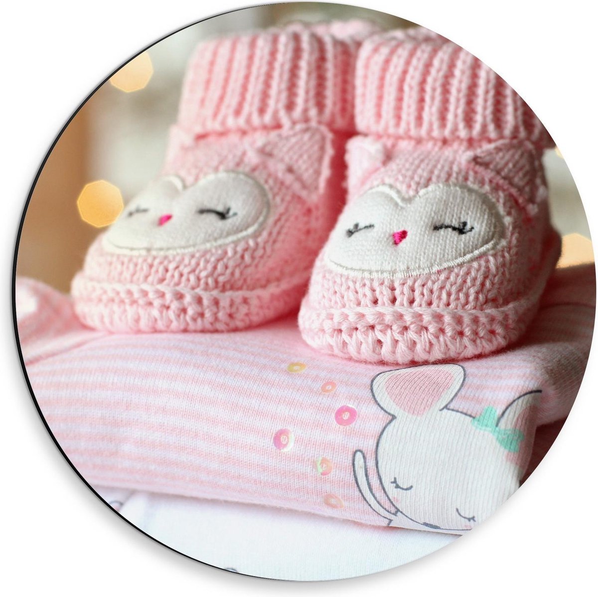 Dibond Wandcirkel - Roze Baby Kleertjes en Schoentjes  - 30x30cm Foto op Aluminium Wandcirkel (met ophangsysteem)