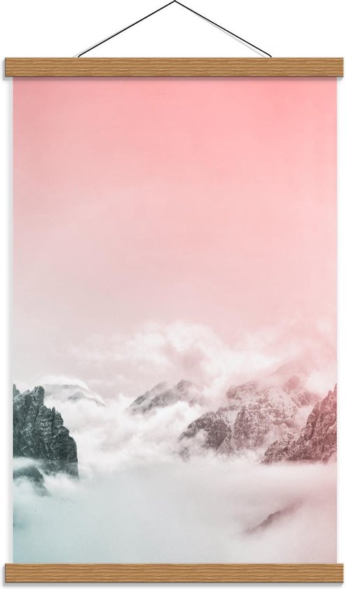 Schoolplaat – Wolken in de Bergen met Roze Lucht - 40x60cm Foto op Textielposter (Wanddecoratie op Schoolplaat)