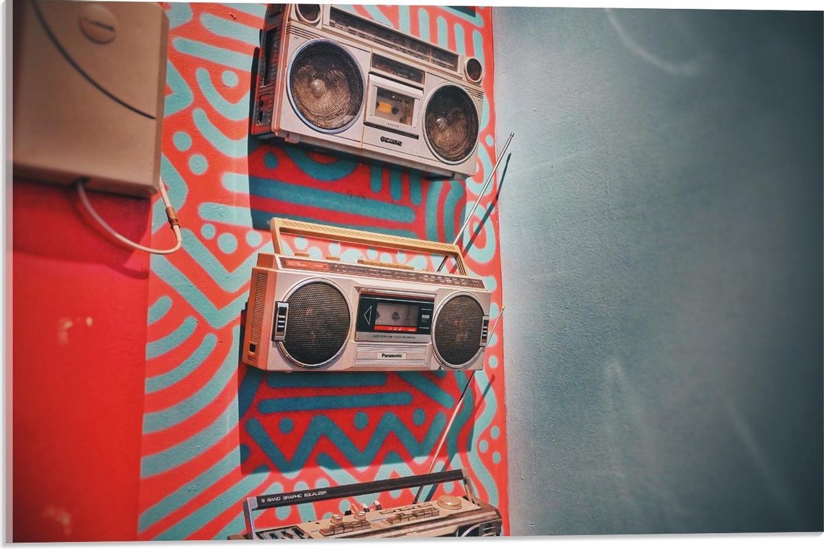 Plexiglas - Radio's in Kleurrijke Muur - 60x40cm Foto op Plexiglas (Met Ophangsysteem)
