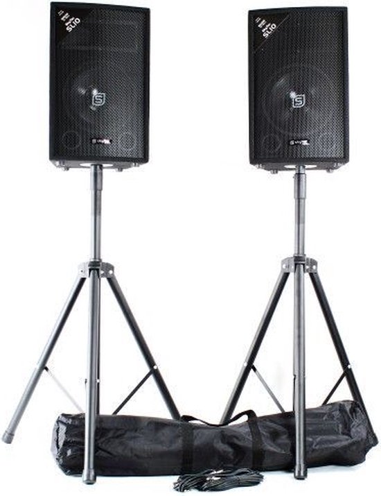 Set van twee Vonyx speakers op statief, met draagtas en kabels.