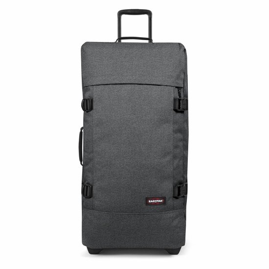 Grijze Eastpak Tranverz koffer met wieltjes, handvat en gespen.