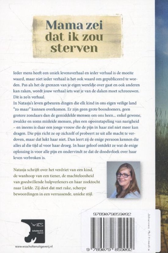 Achterkant boek 'Mama zei dat ik zou sterven' met tekst en een foto van Natasja Schreuder.