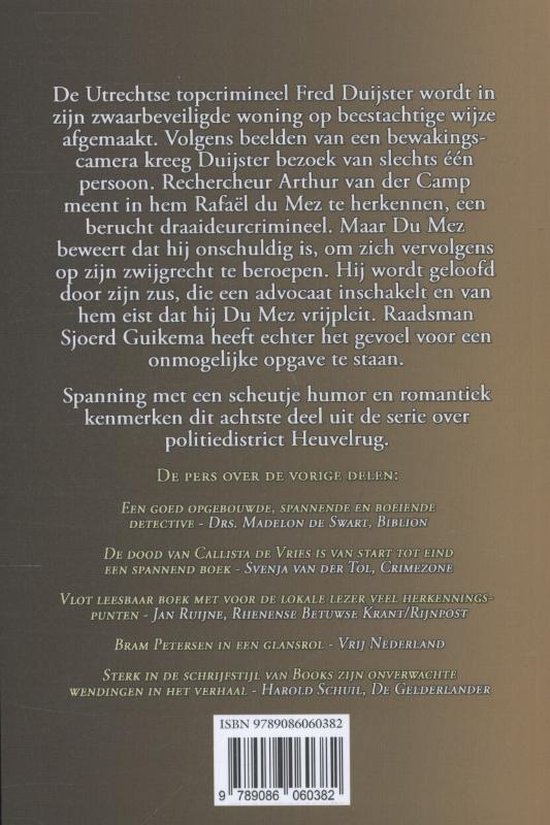 Achterkant van een boek met tekst over een misdaadroman.