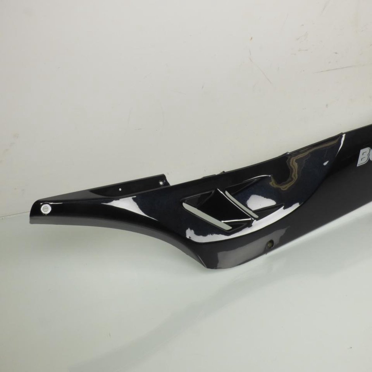 Sabot bas de caisse droit origine pour Scooter Benzhou 125 Highway TI12-070100005 noir Neuf