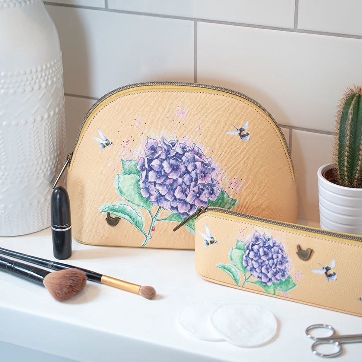 Wrendale - Toilettas - Busy Bee