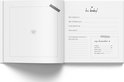 Pagina van een babyboek met de titel 'hi baby!', met ruimte voor de roepnaam, volledige naam, geboorte tijd en plaats, belangrijkste personen en fysieke kenmerken van de baby.